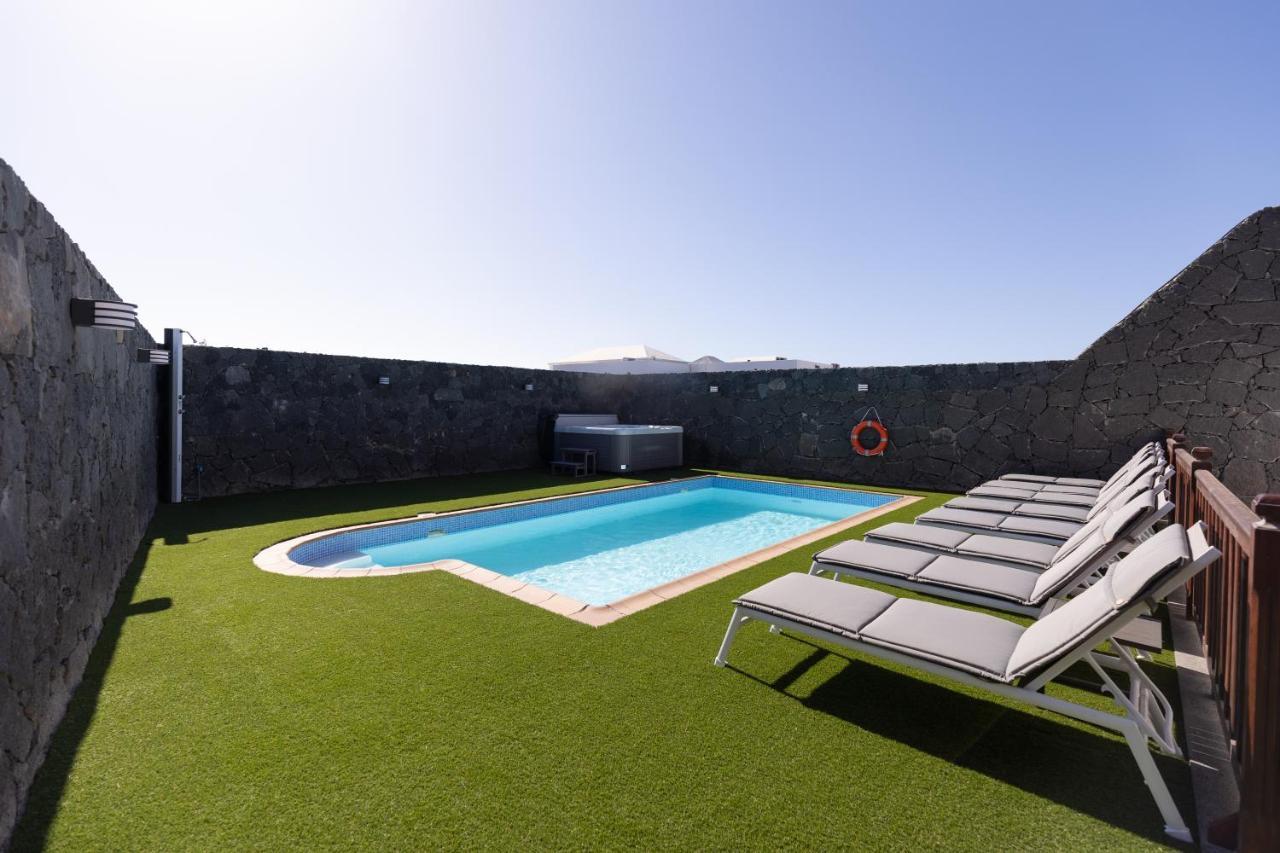 Villa Penguina Play Blanca Lanzarote 普拉亚布兰卡 外观 照片